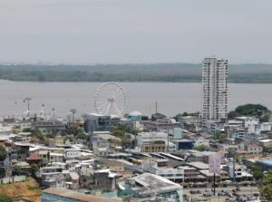 Centro de Guayaquil con su noria